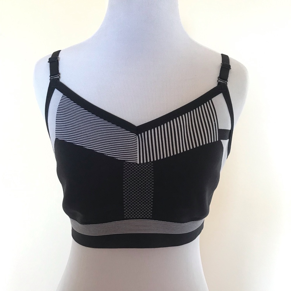 NWT Nike Flyknit Indy Tech Pack Women’s Sport Bra - Picture 2 of 7